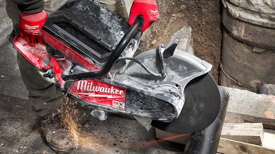 ARTICLE ZONE OUTILLAGE - La découpeuse béton sans fil MXF COS350 Milwaukee productivité, confort, sa