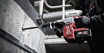 INNOVATION MONDIALE : Milwaukee® lance le premier perforateur burineur 9,0 A.h 18V 5kg 