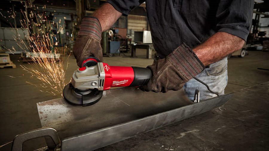 Article Zone Outillage - Test et avis de la meuleuse angulaire filaire AGV 13-125 XSPDEB Milwaukee