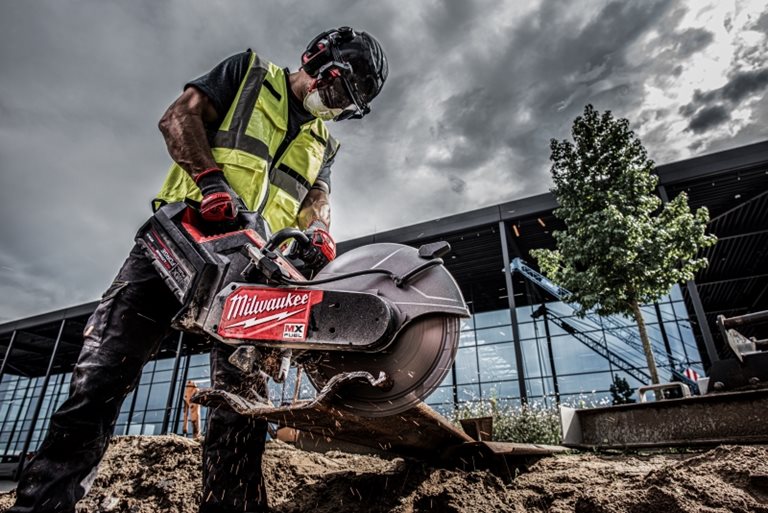 BG BAU Arbeitsschutzprämie - Förderung sichern | Milwaukee Tools ...