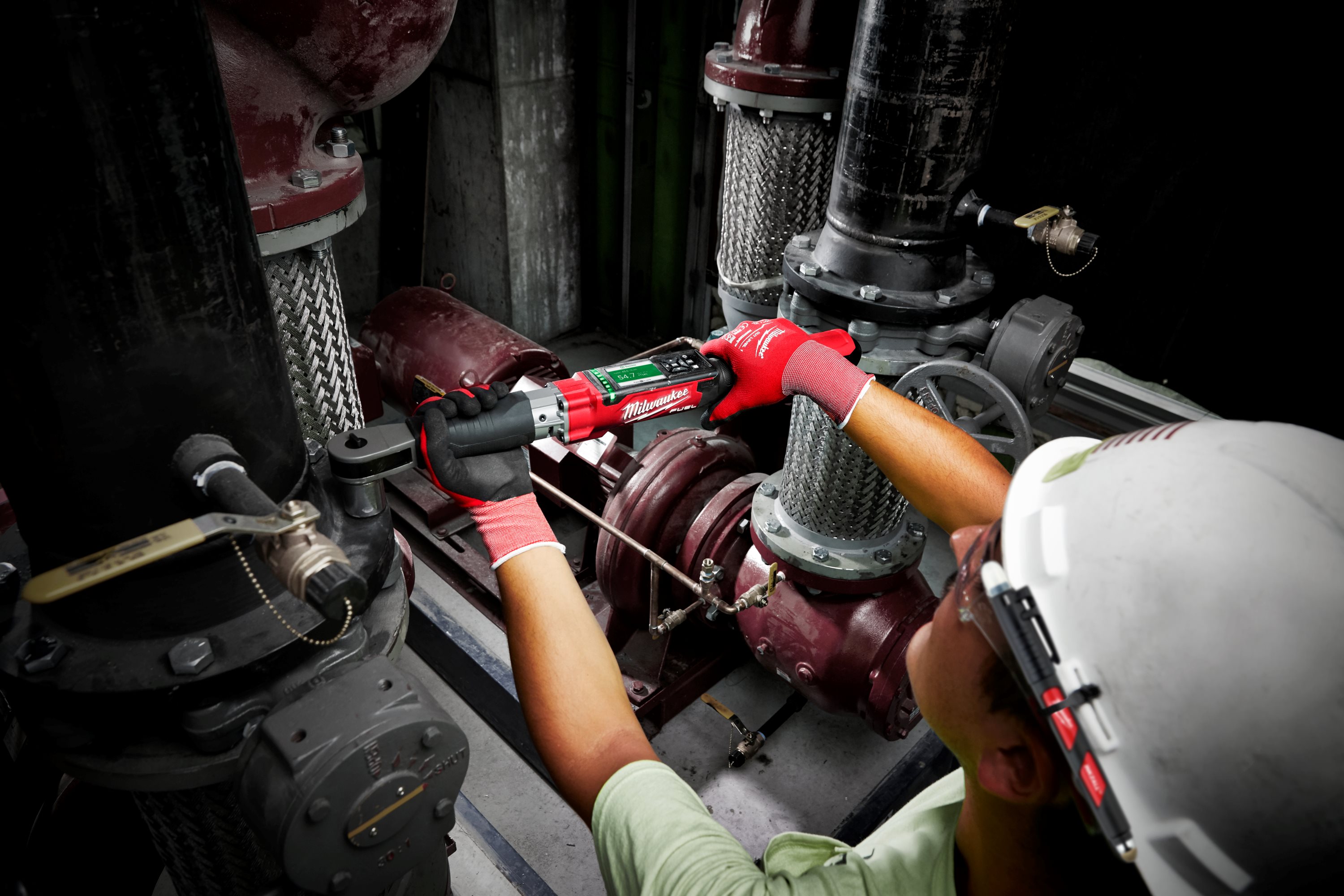 How to Use Digital Torque Tools Safely as an Apprentice Mechanic