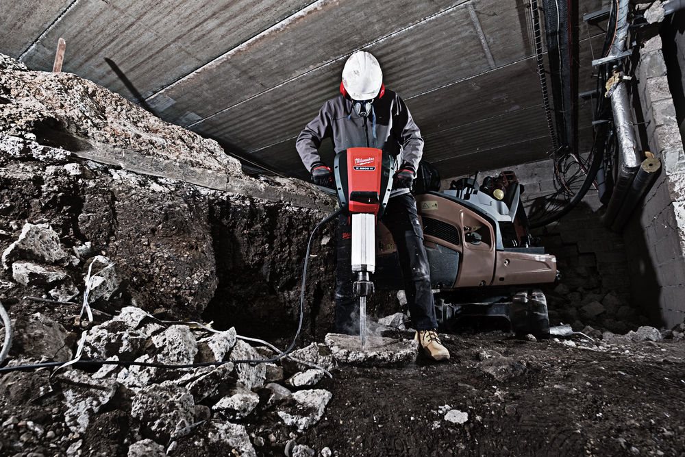 A Milwaukee ® bemutatja Erőteljes, Alacsony Rezgésű Bontókalapácsait