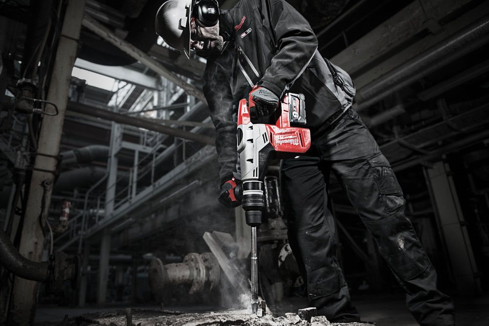 Milwaukee® Przedstawia Pierwszy w Przemyśle 18V 5 kg SDS-Max młot wiercąco-burzący