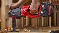 Milwaukee® M18 FUEL™ SUPER HAWG® réalise des perçages scie cloche jusqu’à 152 MM de diamètre.