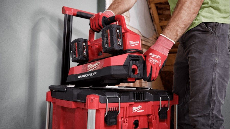 Article Zone Outillage - Le chargeur Milwaukee M18 PC6 
