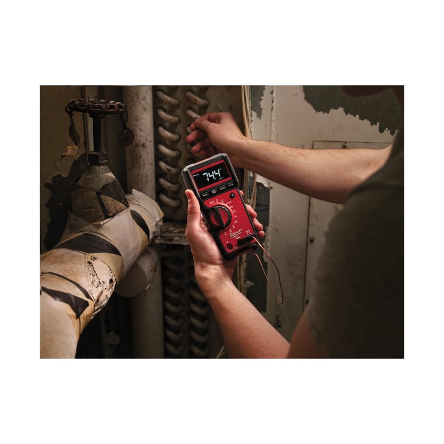 Milwaukee 2217-40 pri delu