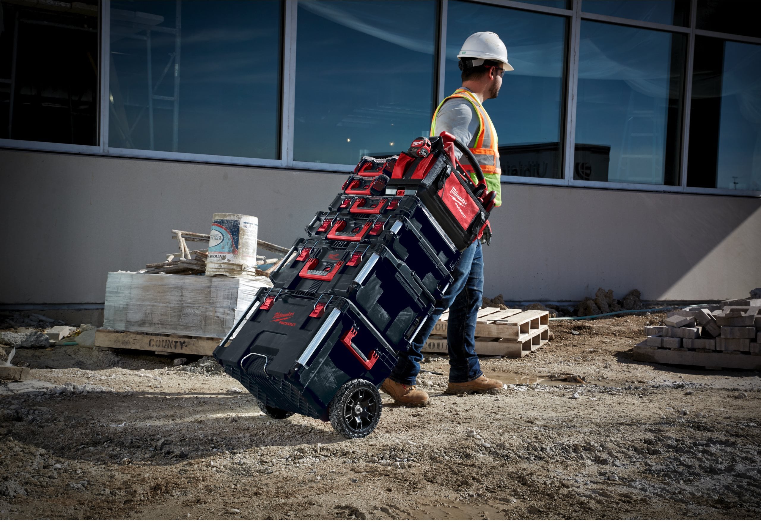 PACKOUT™ Trolley Box | PACKOUT™ Rolling Storage | Milwaukee Tool UK