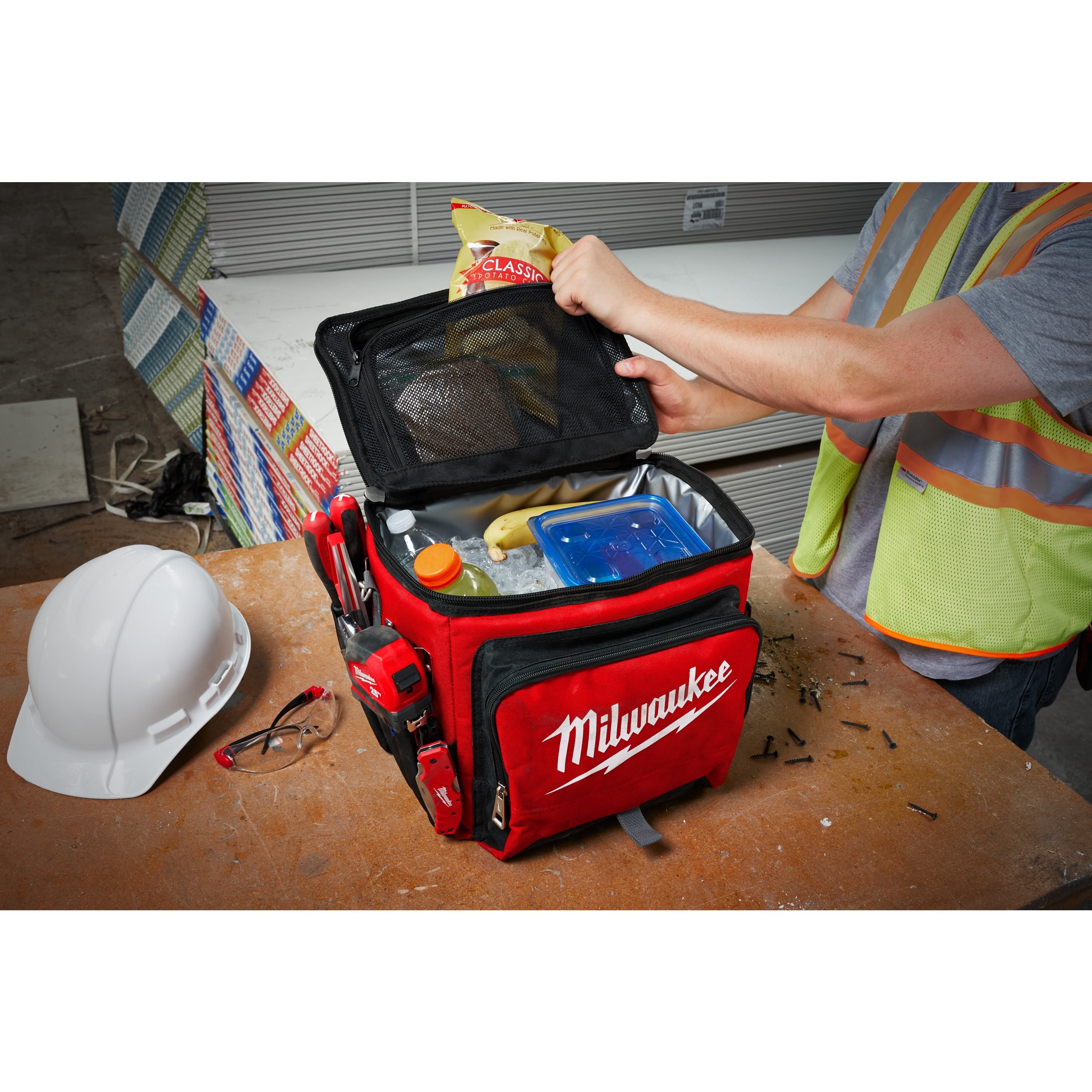 Jobsite Cooler Belts Pouches And Backpacks Milwaukee Tool EU