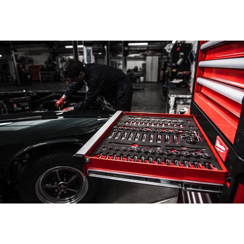 Milwaukee 3/8" pěnová vložka s nástrčnými klíči a ráčnou 32 ks