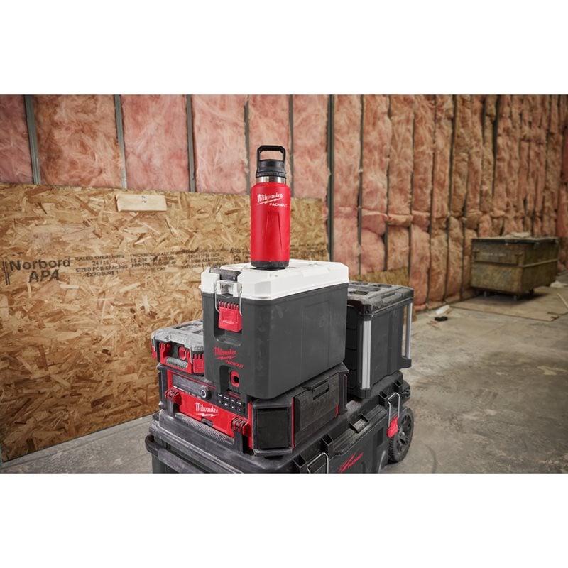 Milwaukee PACKOUT láhev 1065 ml s víčkem - červená