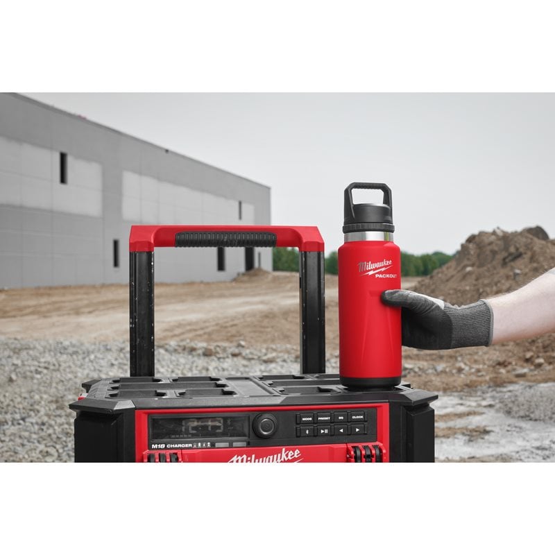 Milwaukee PACKOUT láhev 1065 ml s víčkem - červená
