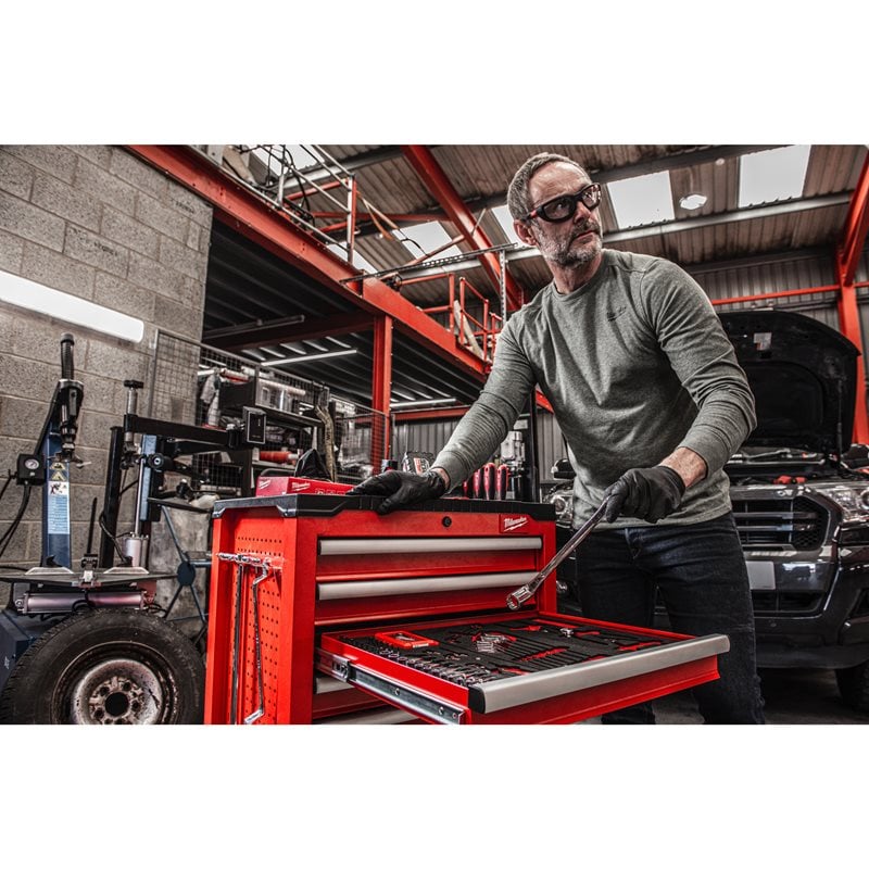 Milwaukee TOOLGUARD 27" / 69CM OCELOVÁ SKŘÍŇKA NA KOLEČKÁCH SE 7 ZÁSUVKAMI