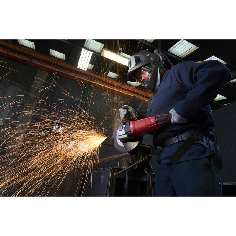 Milwaukee AGVKB24-2302400 W úhlová bruska s brzdou, bezpečnostní spojkou a AVS