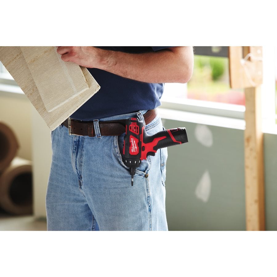 Milwaukee M12 BD-0 pri delu