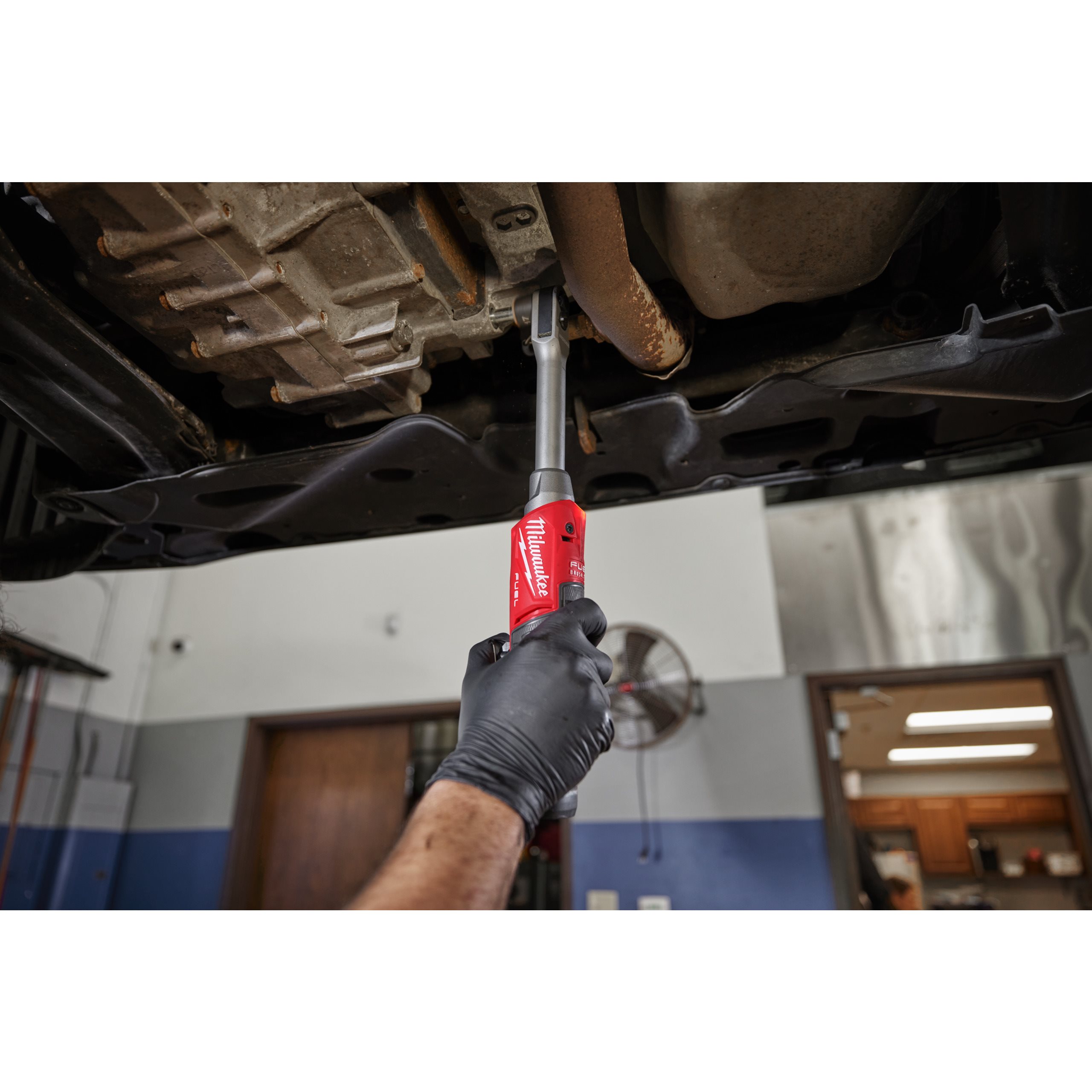 Milwaukee M12 FPTR-0 Chiave A Cricchetto Passante A Batteria - 80 Nm, 350 Giri/min, Con Set Di Bussole