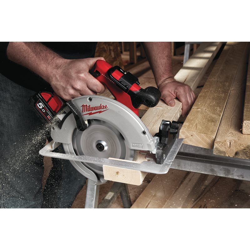 Milwaukee M18 BLCS66-0   66 mm bezuhlíková okružní pila na dřevo a plast