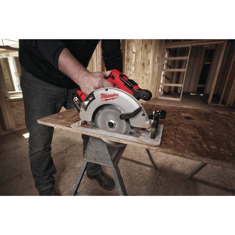 Milwaukee M18 BLCS66-0   66 mm bezuhlíková okružní pila na dřevo a plast