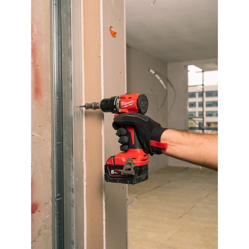 Milwaukee M18 BLPDRC-502C  kompaktní bezuhlíková příklepová vrtačka