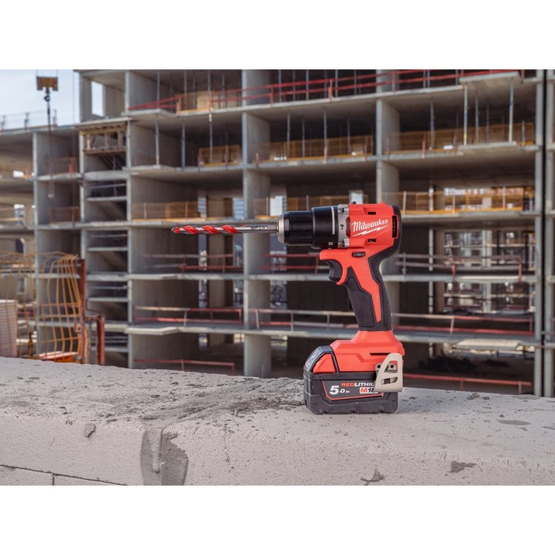 Milwaukee M18 BLPDRC-502C  kompaktní bezuhlíková příklepová vrtačka