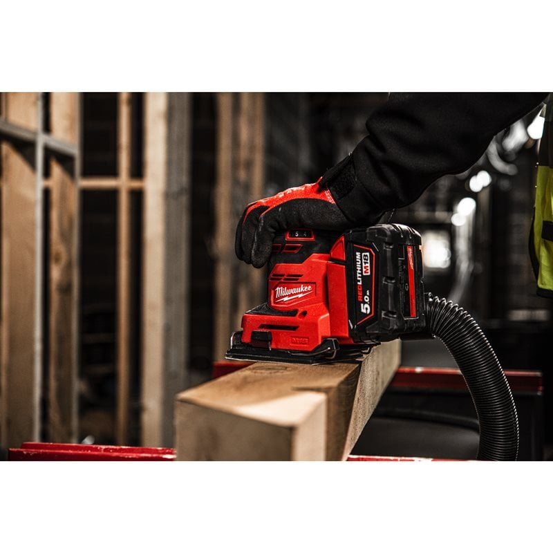 Milwaukee M18 BQSS-502B vibrační bruska na čtvrtinu listu