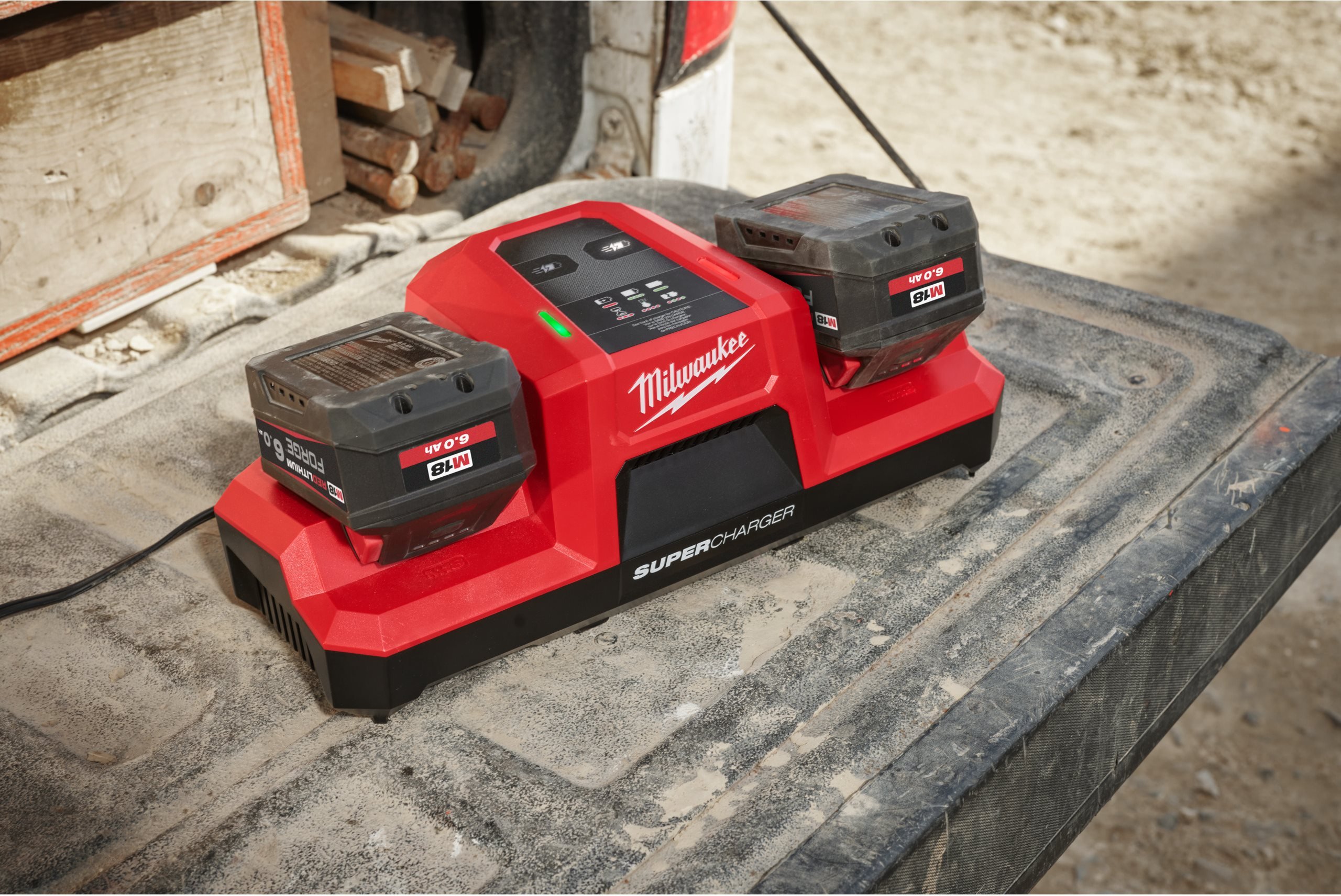 M18™ Dual Bay Super Charger | Cordless Chargers | Milwaukee Tool EU