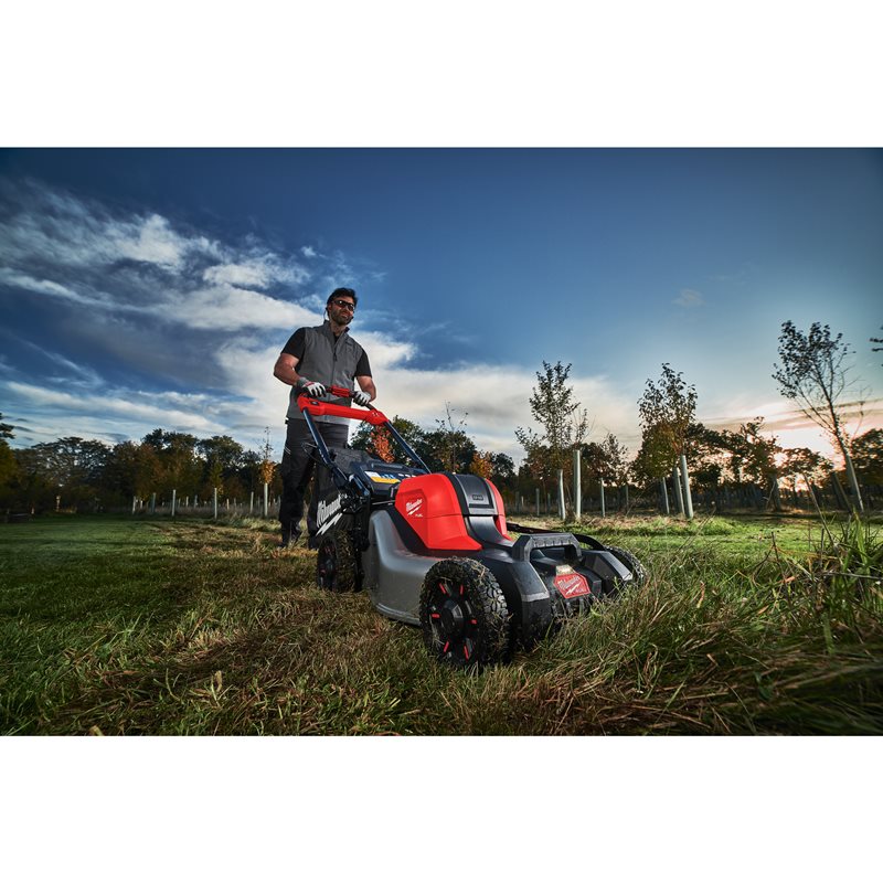 Milwaukee M18 F2LM46-802 sekačka s pojezdem 46 cm