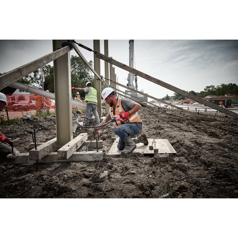 Milwaukee M18 FUEL FCVN24-551 Aku jehlový ponorný vibrátor na beton s kabelem 2,4 m