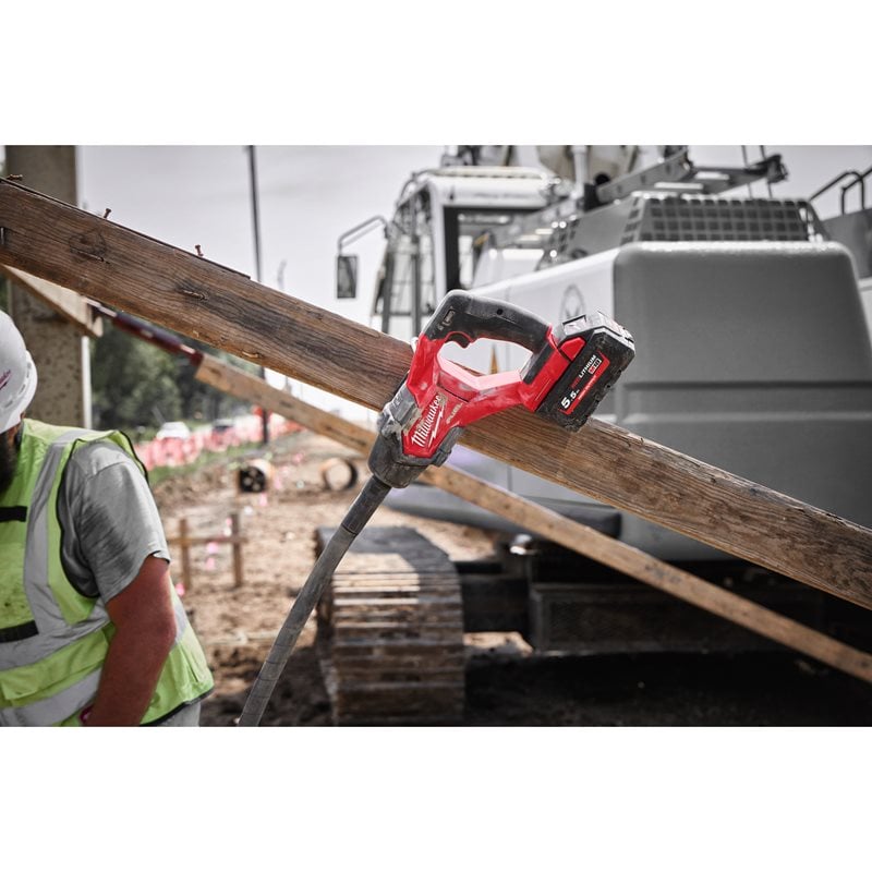 Milwaukee M18 FUEL FCVN24-551 Aku jehlový ponorný vibrátor na beton s kabelem 2,4 m