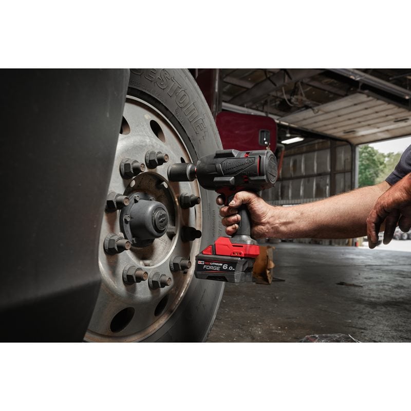 Milwaukee M18 FHIW2F12-0 1/2˝ rázový utahovák s vysokým krouticím momentem a aretačním čepem