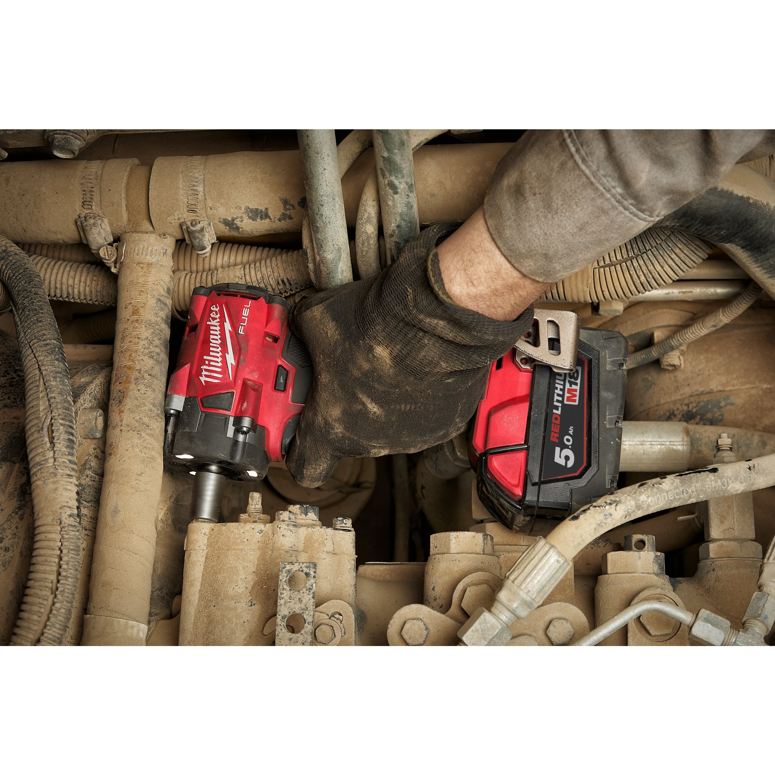 M18 FUEL 1 2 compact impact wrench with friction ring M18 FIW2F12 Milwaukee Tool EU