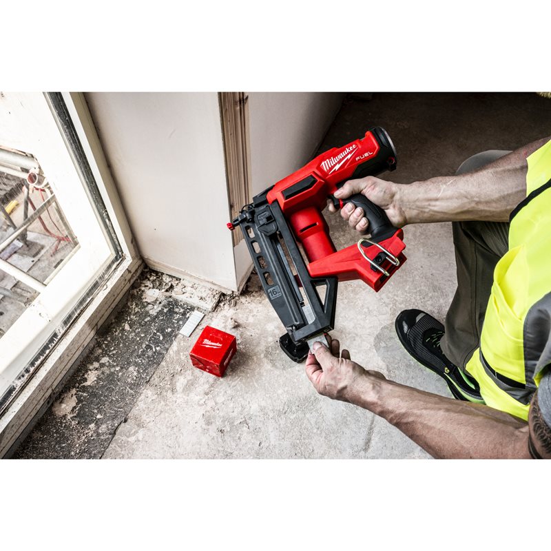 Milwaukee M18 FN16GS-0X FUEL přímá hřebíkovačka 16 GA
