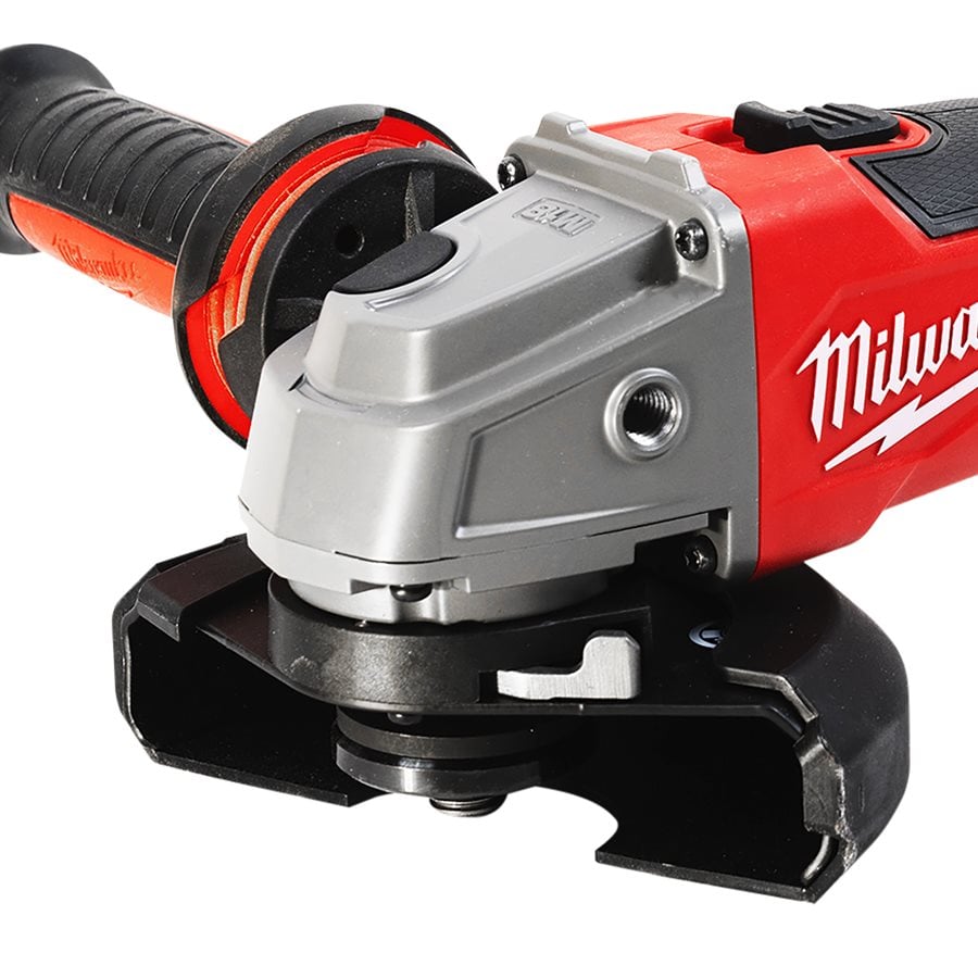 Milwaukee M18 FSAG115X-0 pri delu