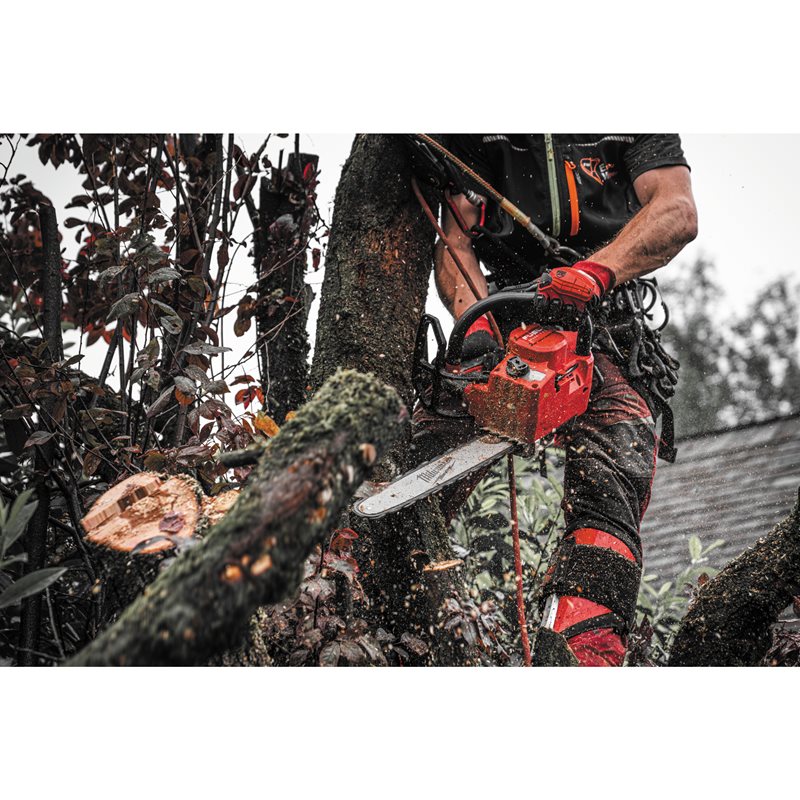 Milwaukee M18 FTHCHS35-802 řetězová pila s horní rukojetí 35CM