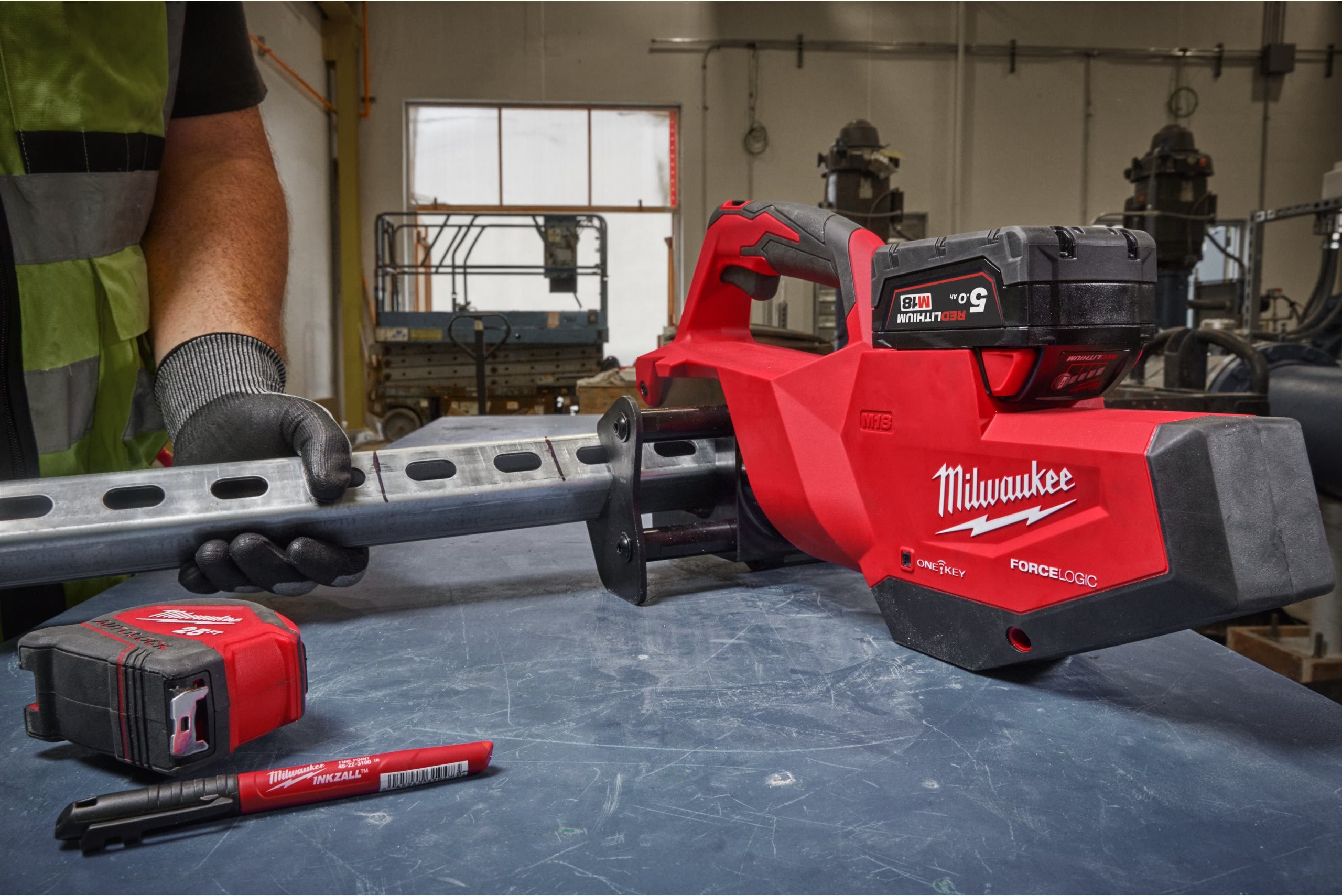 M18™ FORCE LOGIC™ Strut Shear | Strut Shears | Milwaukee Tool UK