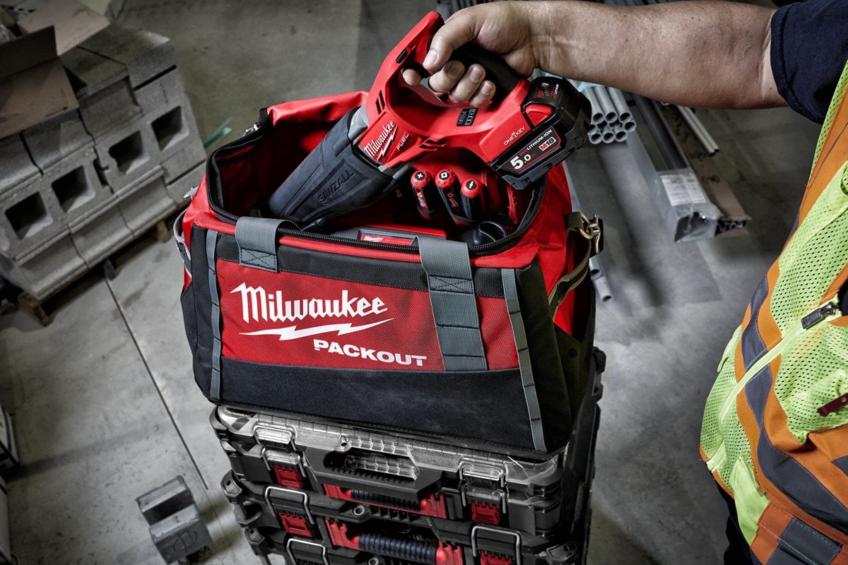 Milwaukee PACKOUT torba duffel 50 CM pri delu