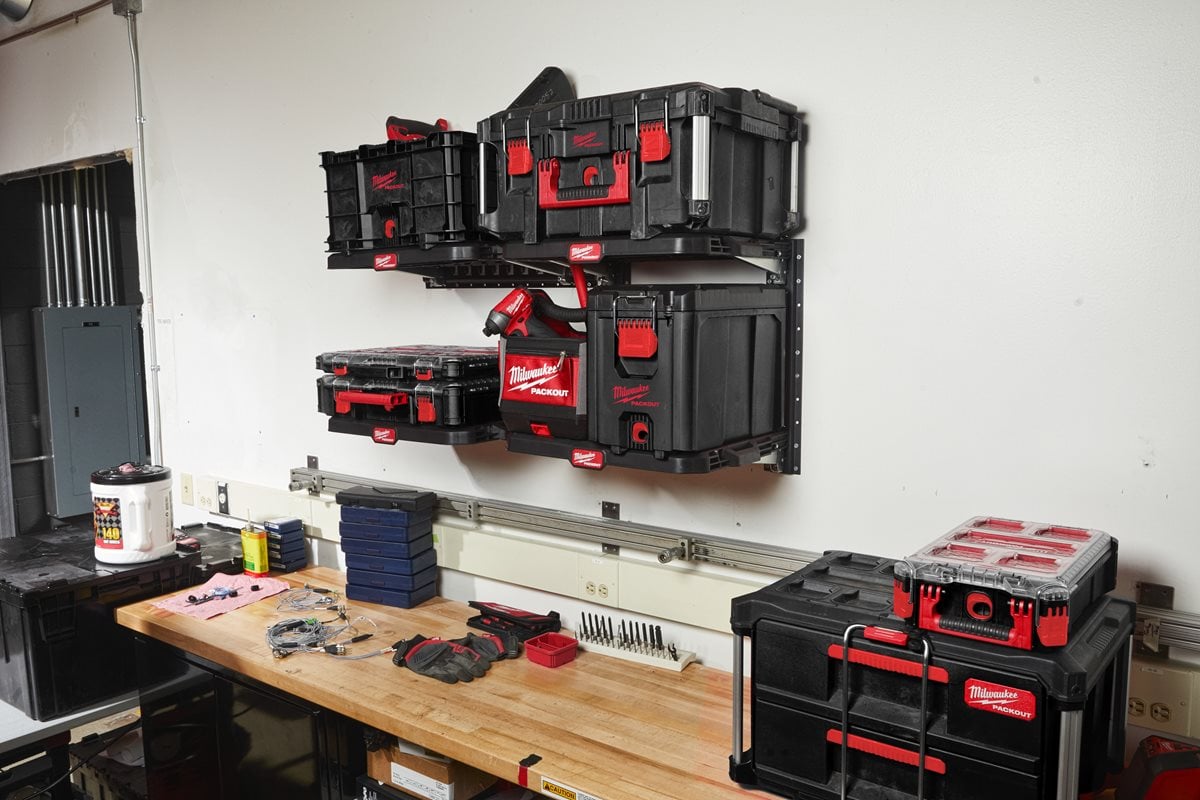 Milwaukee PACKOUT stenski regal KPL pri delu