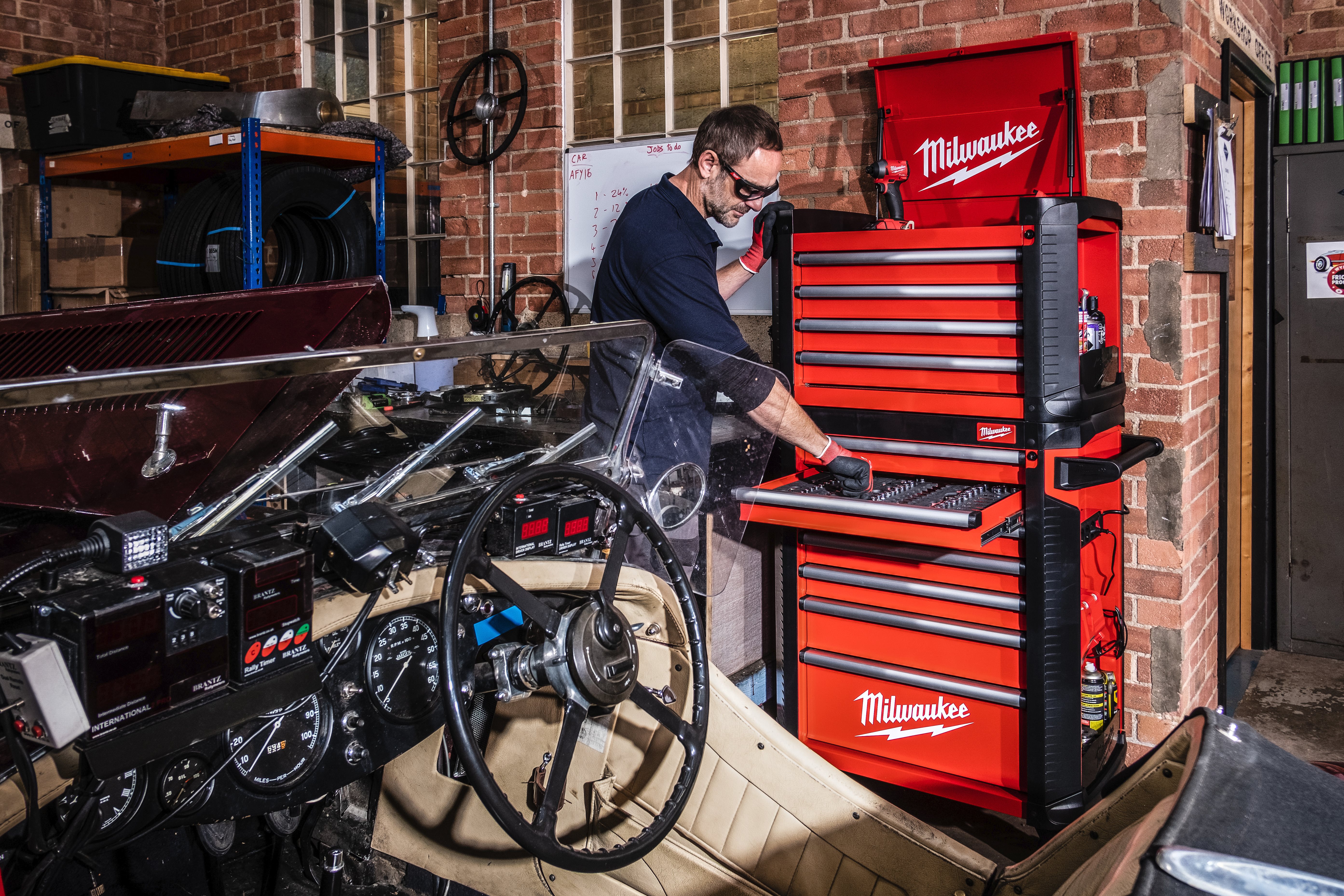 TOOLGUARD 30 78 Cm 7 drawer Steel Storage Rolling Cabinet TOOLGUARD Steel Storage Cabinets Milwaukee Tool UK