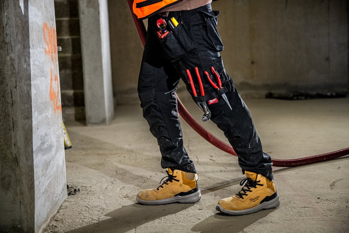 Milwaukee freeflex delovne hlače črne