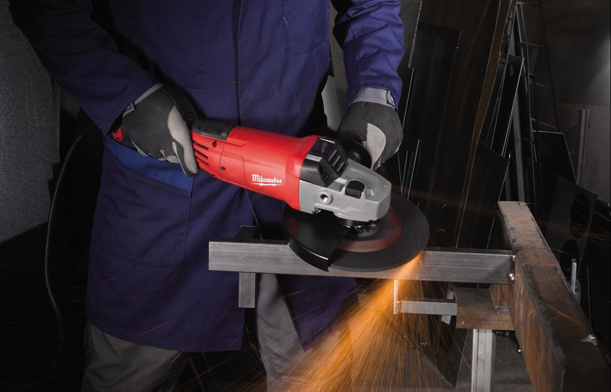 2200 W kotni brusilnik Milwaukee