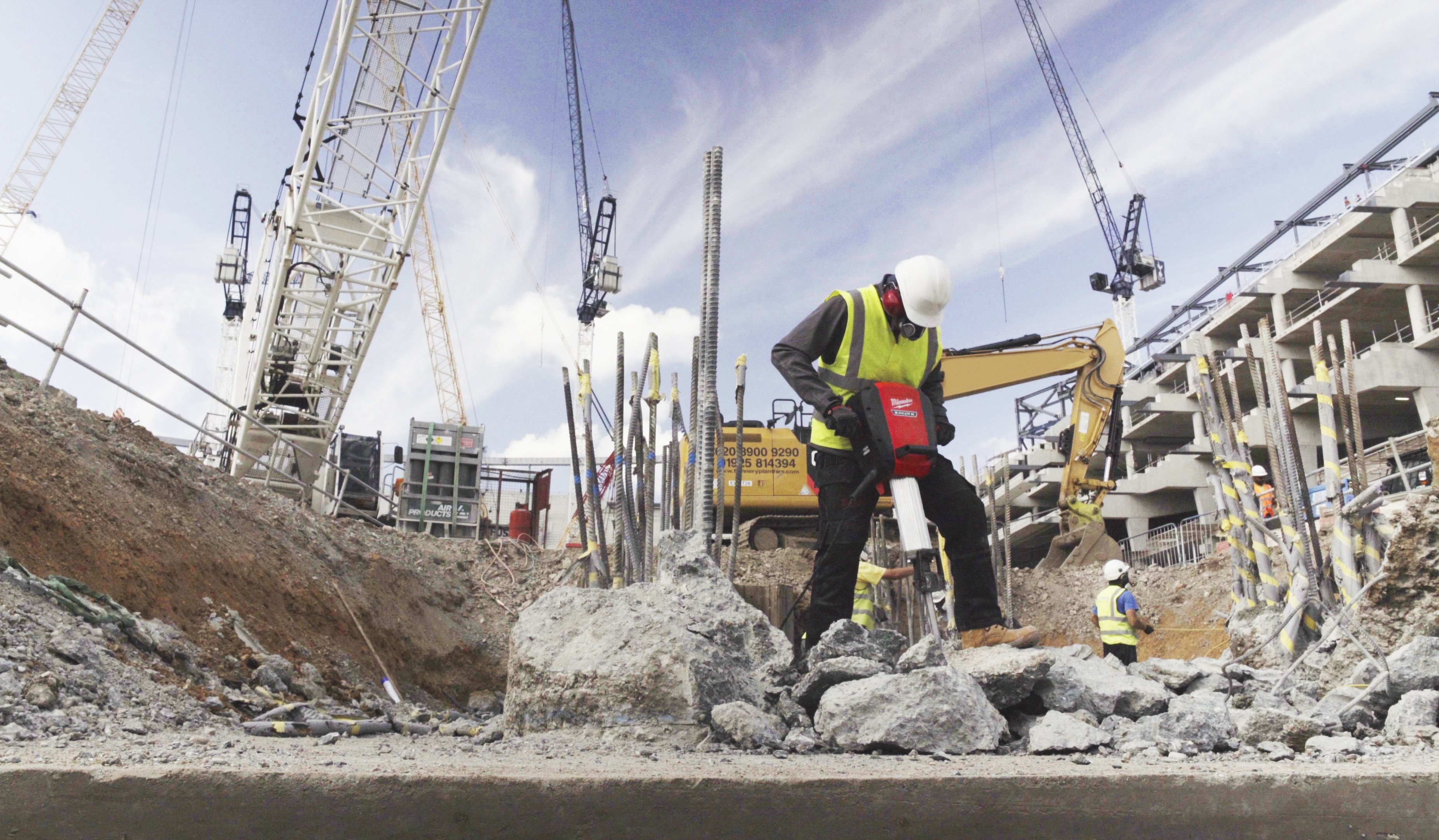 H.M！ 25 Kg Class 28 Mm Hex Breaking Hammer | Breakers | Milwaukee