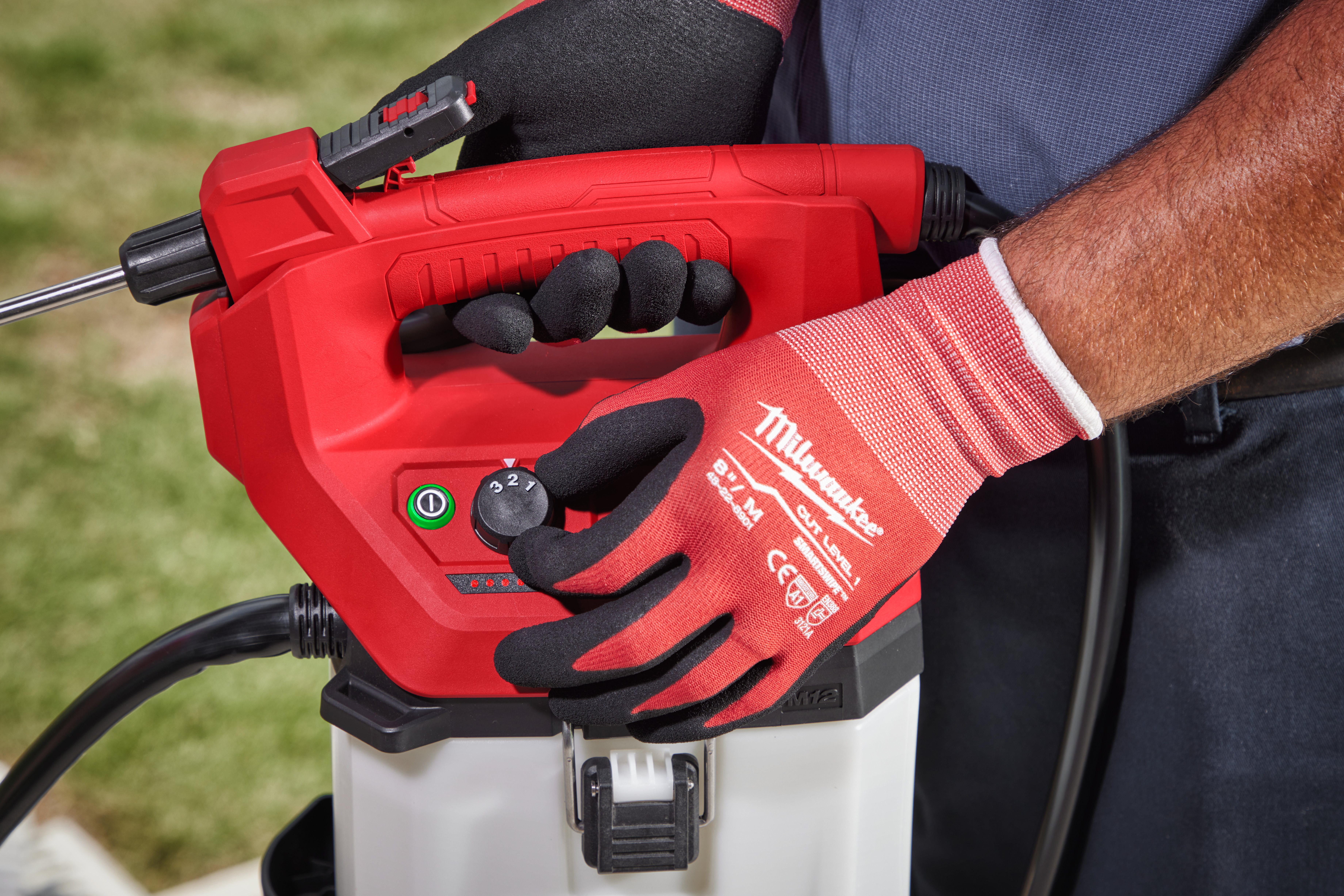 M12™ Handheld Chemical Sprayer 3.7 L | Handheld Sprayers M12™ Handheld Chemical Sprayer 3.7 L | Handheld Sprayers
