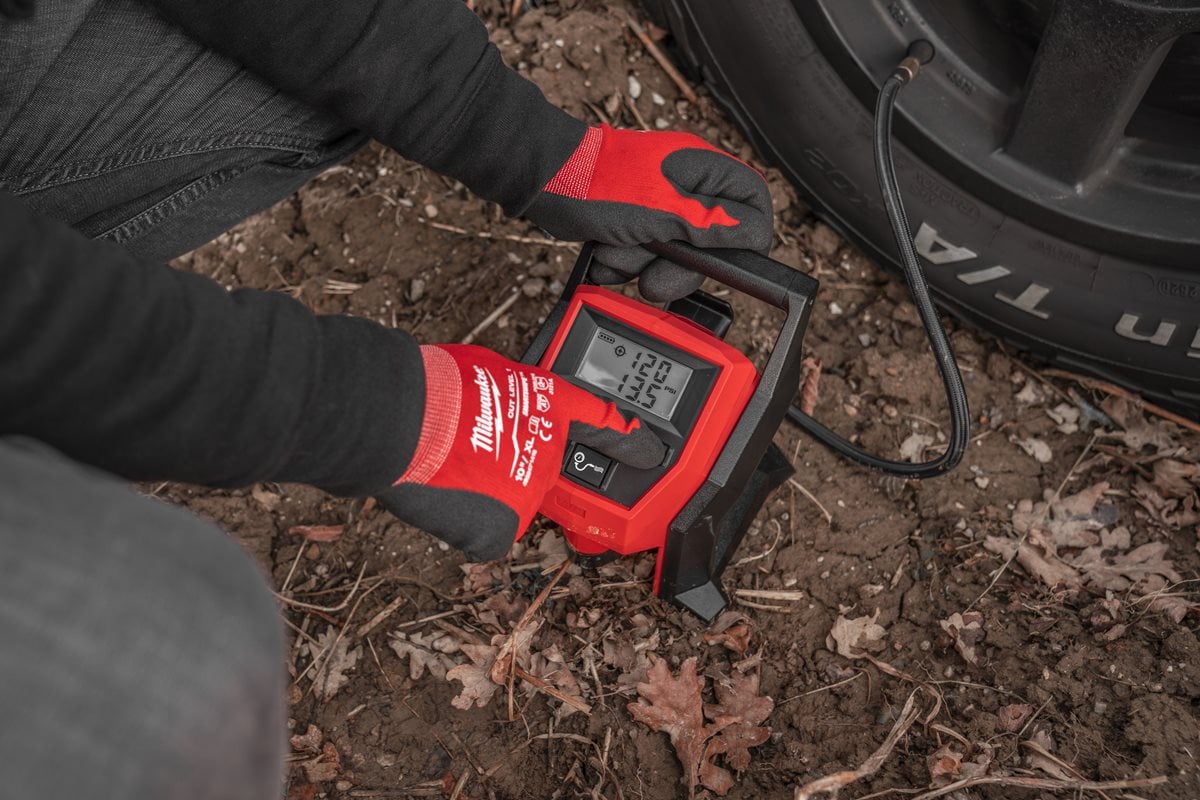Milwaukee M12 BI-0 pri delu