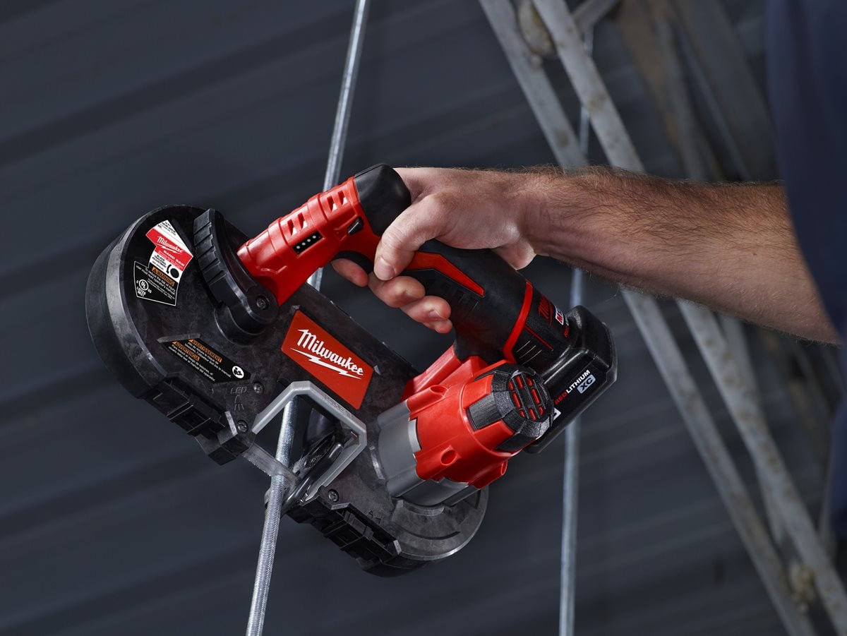 Milwaukee M12 BS-0 pri delu