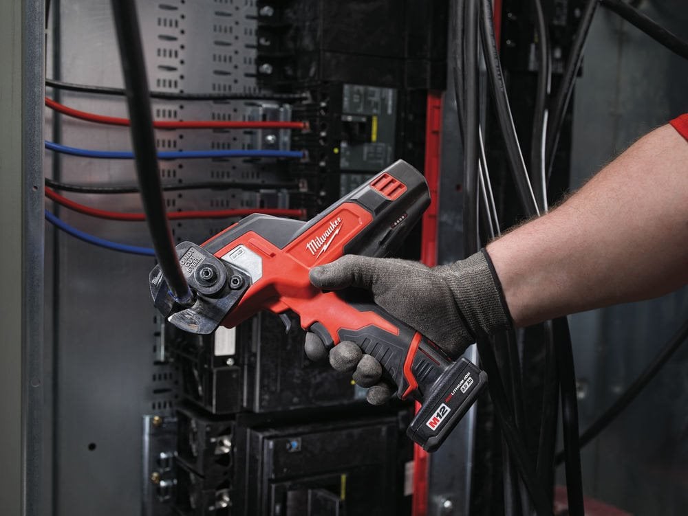 Milwaukee M12 CC-0 pri delu