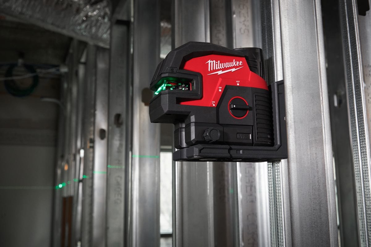 križni linijski laser s 4 točkami Milwaukee