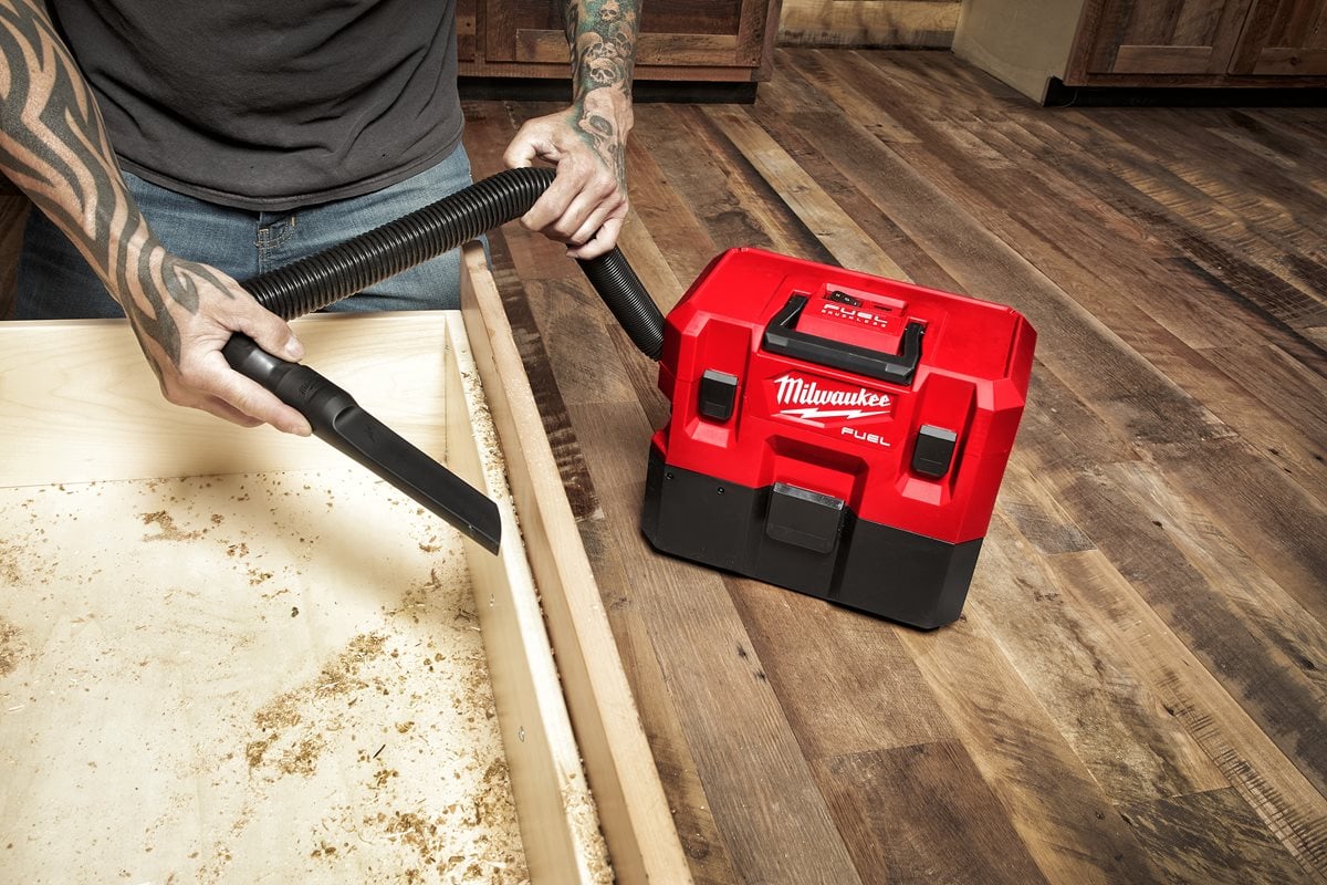 Milwaukee M12 FVCL-0 pri delu