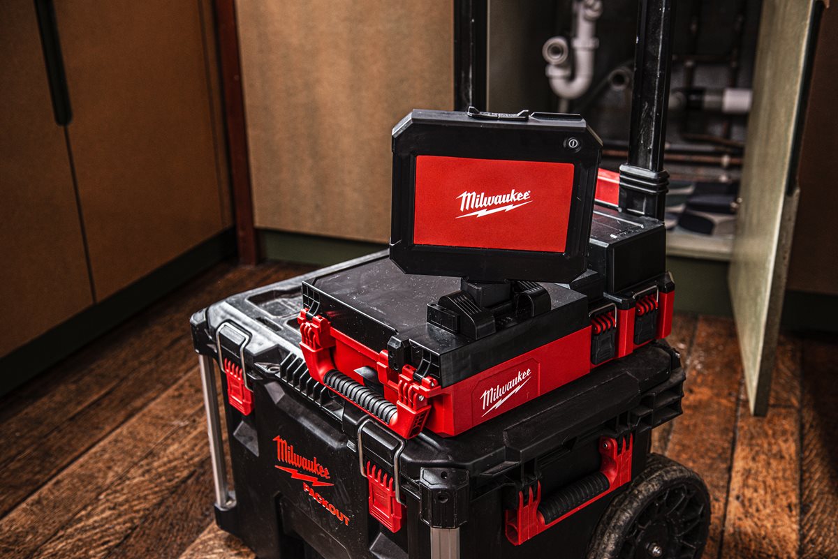 Milwaukee M12 POSIC-0 pri delu