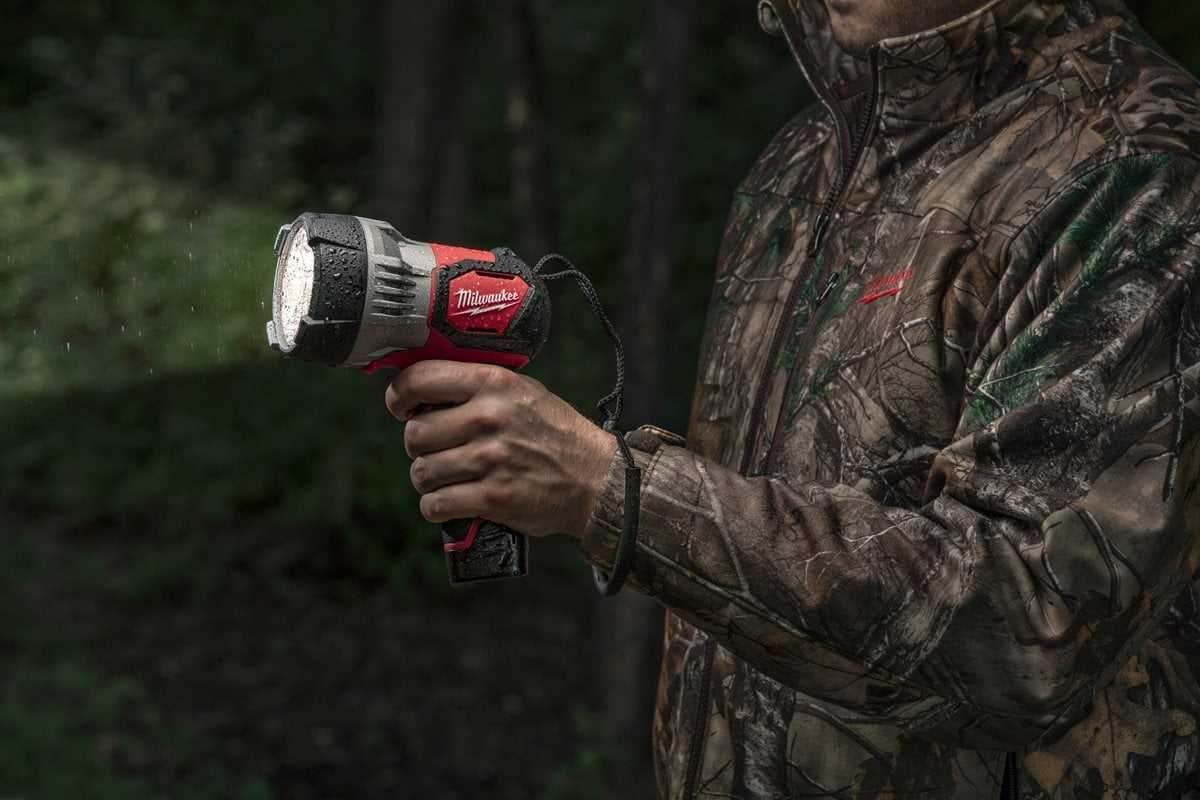 Milwaukee M12 SLED-0 pri delu