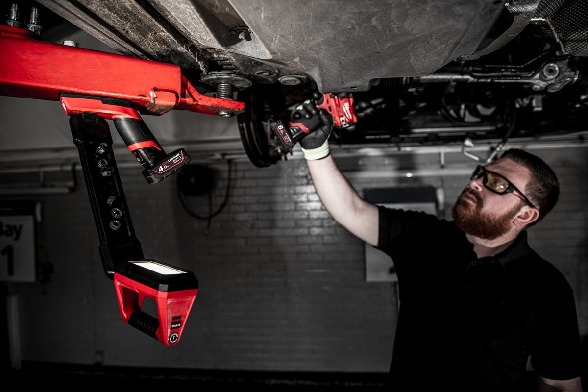 Milwaukee M12 UCL-0 pri delu