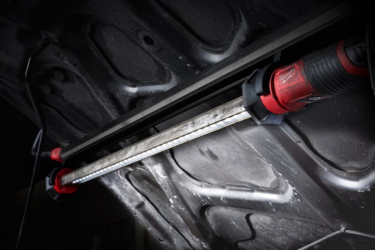 Milwaukee M12 UHL-0 pri delu